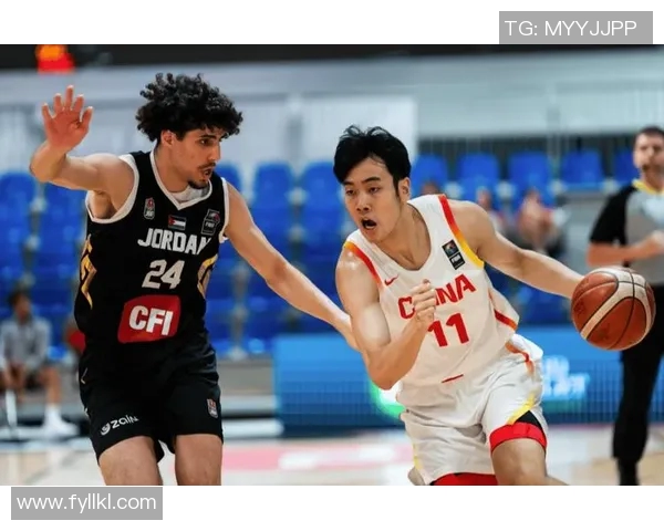 中国男篮迎战约旦队全力争胜展现实力与团队合作精神